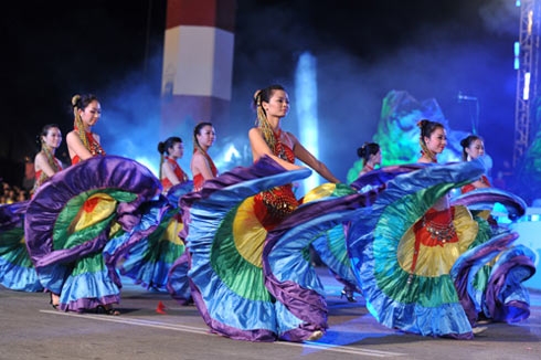 Halong Carnival 2014 to be held on April 30 - Vietnam visa application from Australia
